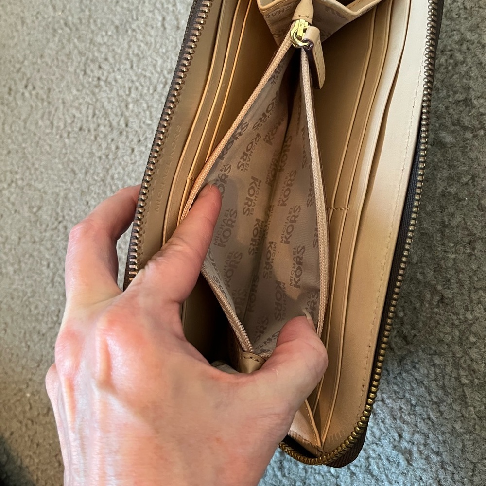 Michael Kors Continental Jet Set Wallet - Picture 6 of 12